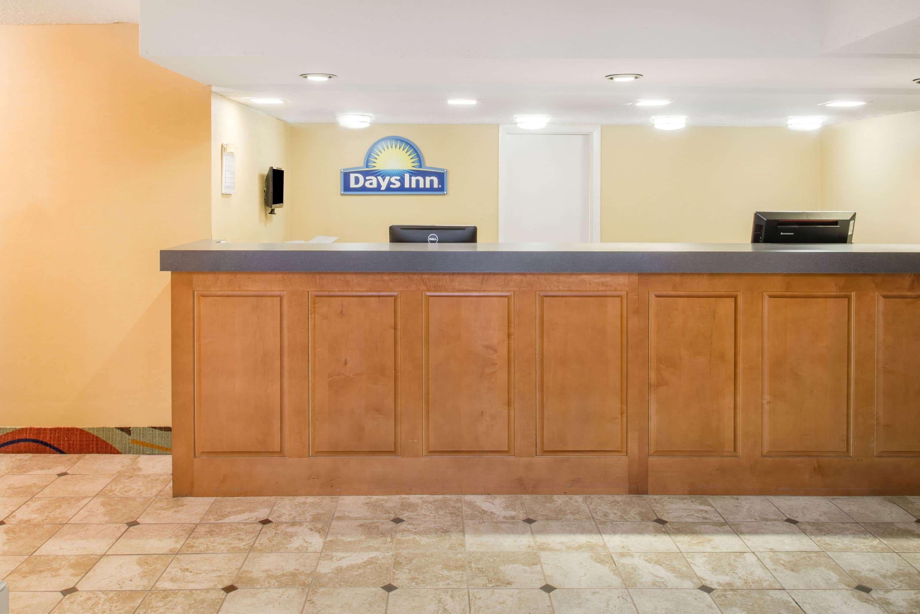 Days Inn By Wyndham Roanoke Near I-81 Экстерьер фото